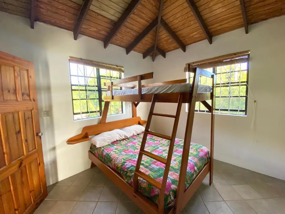 Hébergement de vacances Sea Cliff Eco-Cottages & Gin Distillery Calibishie