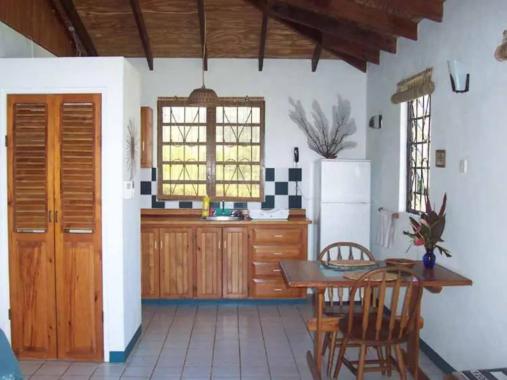 Sea Cliff Eco-Cottages & Gin Distillery Calibishie Hébergement de vacances